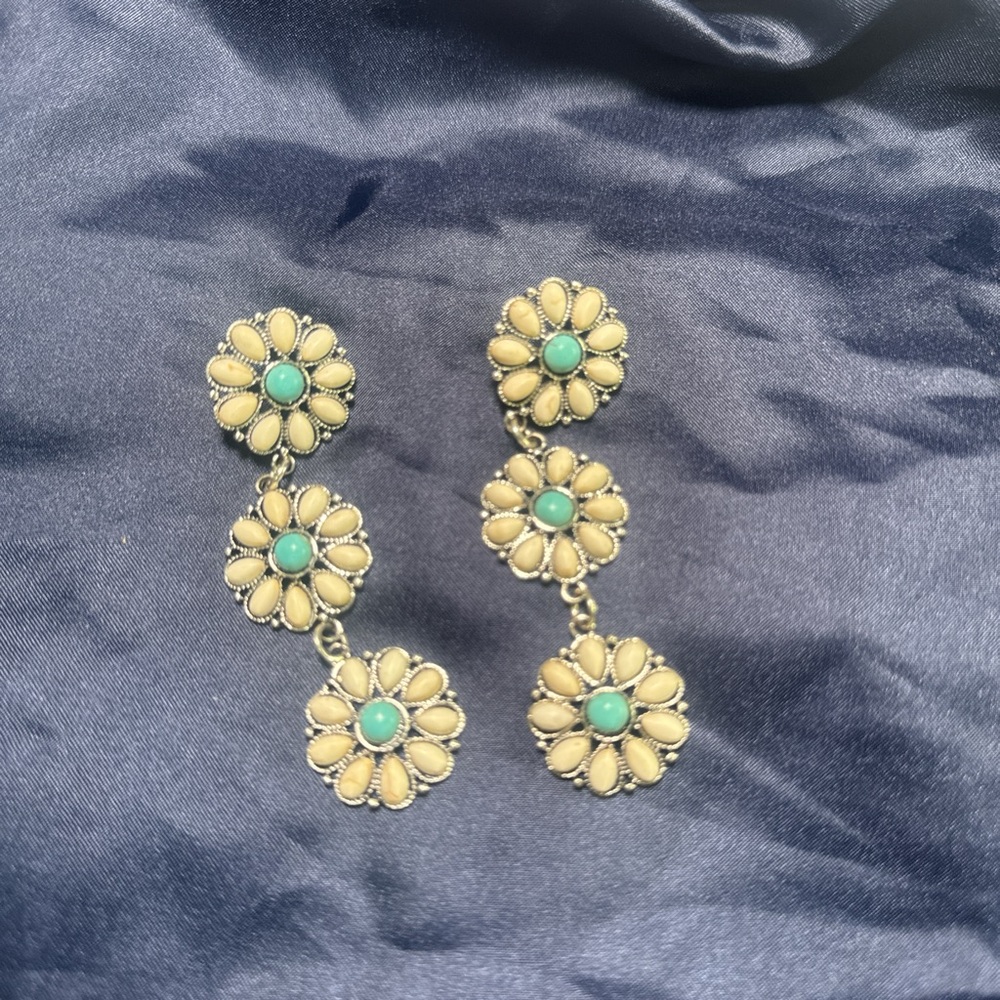 Earrings - Picture 2 of 4
